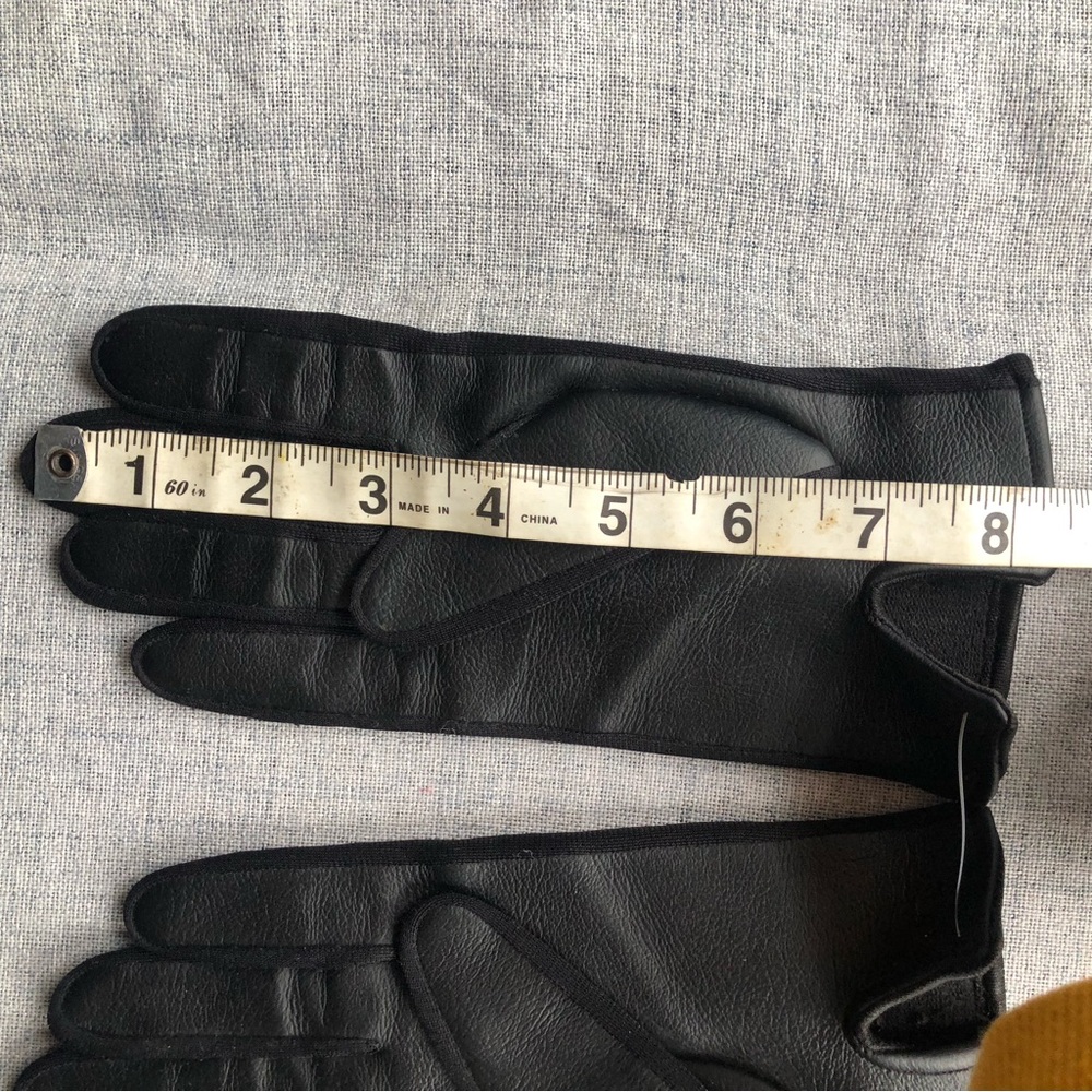 Elegant Black and White Women's Gloves Set - Picture 2 of 7